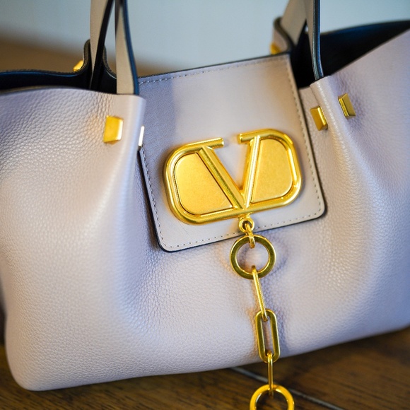 Valentino Garavani VLogo Tote Leather Small - Picture 7 of 16